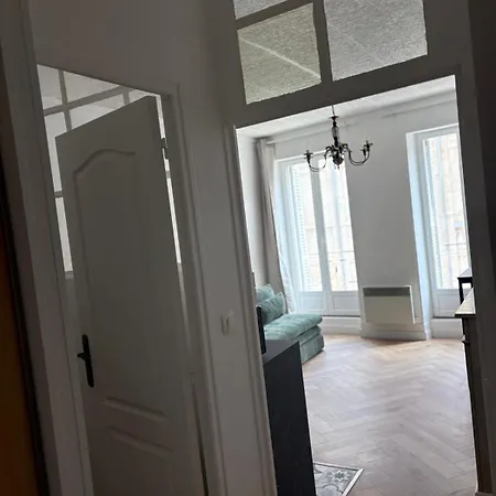 Agate - En Plein Coeur De La * ディジョン