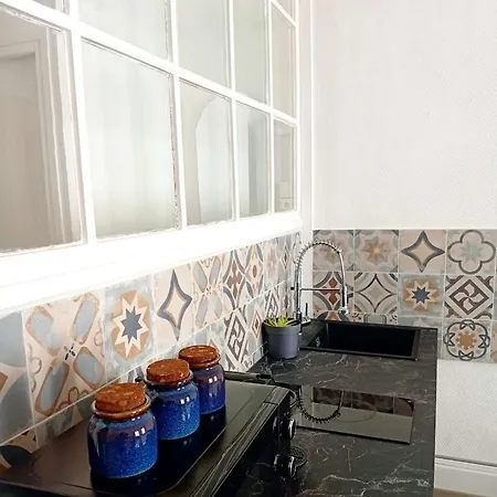 Agate - En Plein Coeur De La Digione